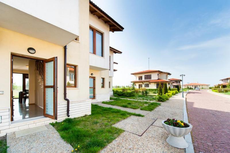 Lighthouse Golf & Spa Apartments Balchik Bagian luar foto